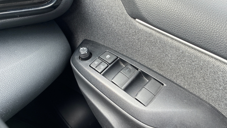 Toyota Yaris 1.5 Hybrid Design 5dr CVT Hybrid Hatchback